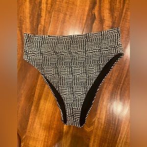 Aerie black and white bottoms